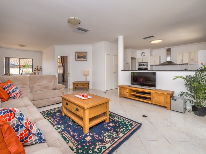 12 St Thomas, Iluka WA 6028
