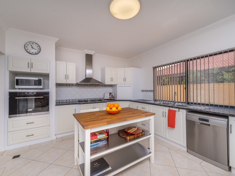12 St Thomas, Iluka WA 6028