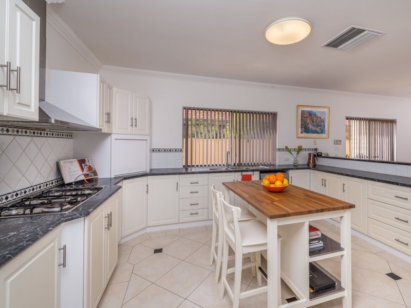 12 St Thomas, Iluka WA 6028
