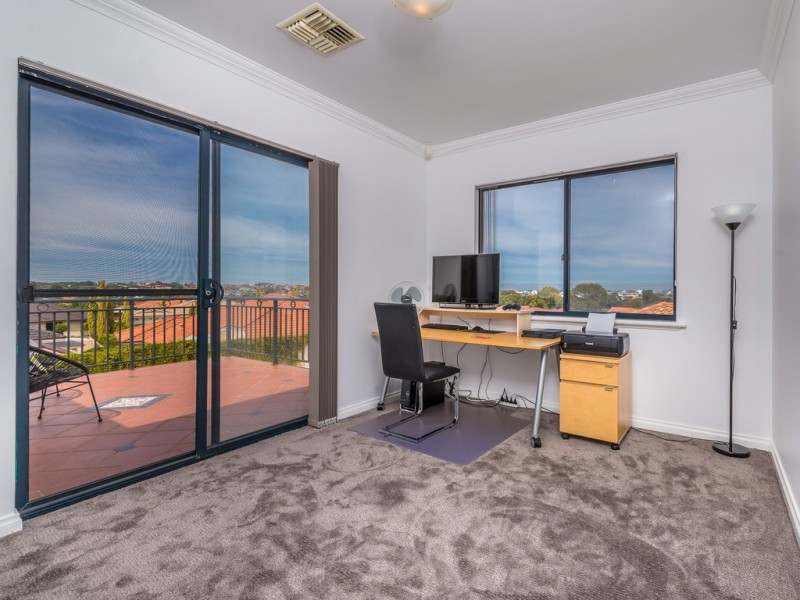 12 St Thomas, Iluka WA 6028