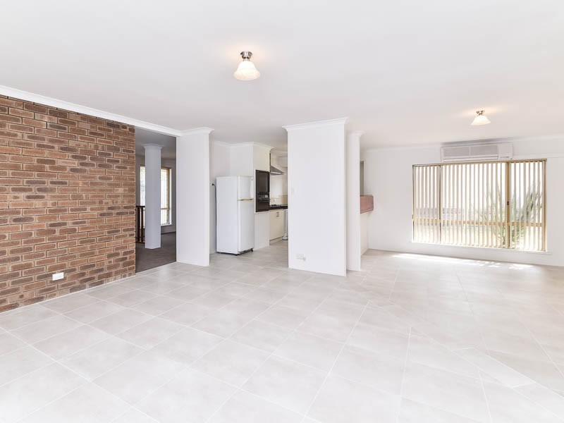 25 Collison Place, Marangaroo WA 6064