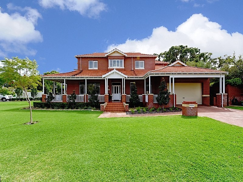 8 Hesperia Avenue, City Beach WA 6015