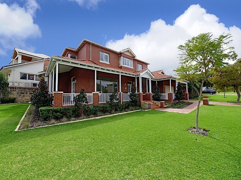 8 Hesperia Avenue, City Beach WA 6015