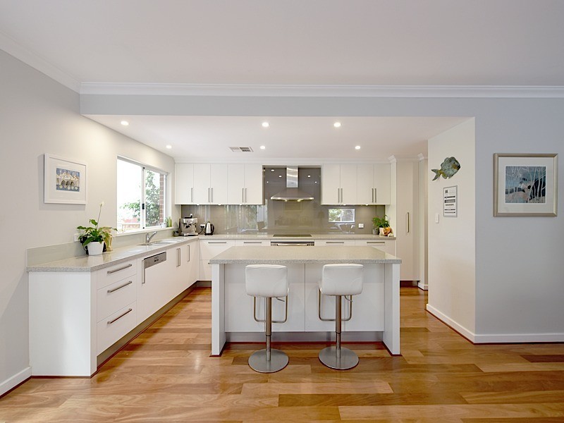 8 Hesperia Avenue, City Beach WA 6015