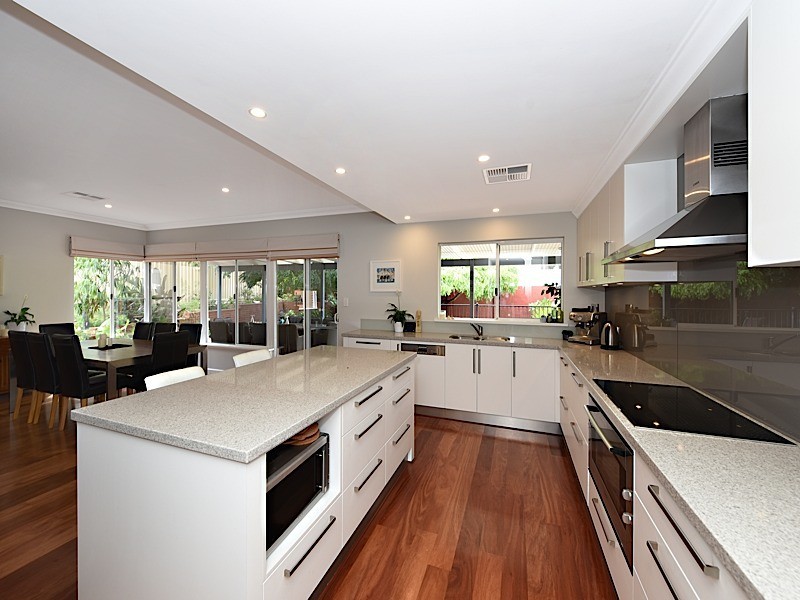 8 Hesperia Avenue, City Beach WA 6015