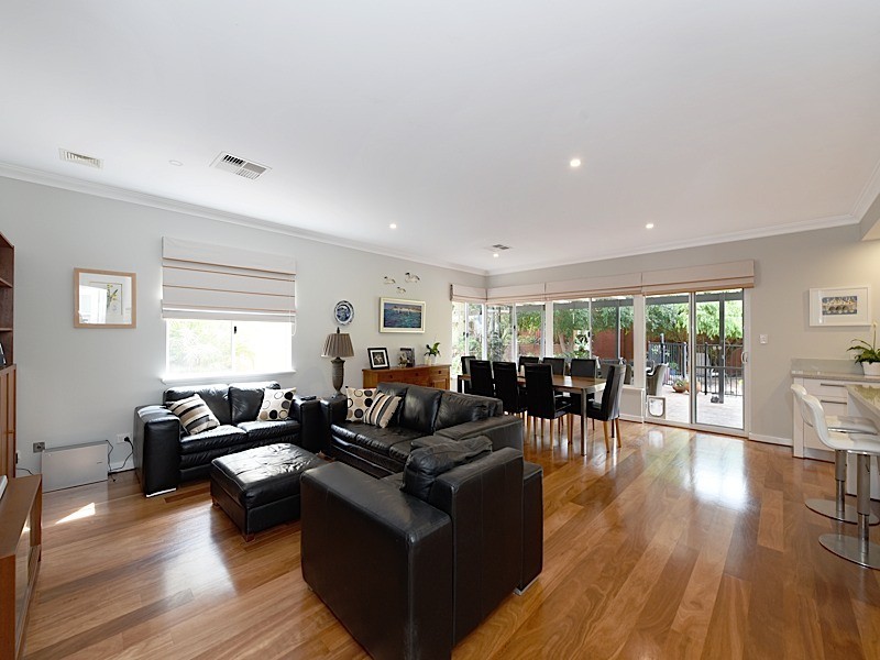 8 Hesperia Avenue, City Beach WA 6015