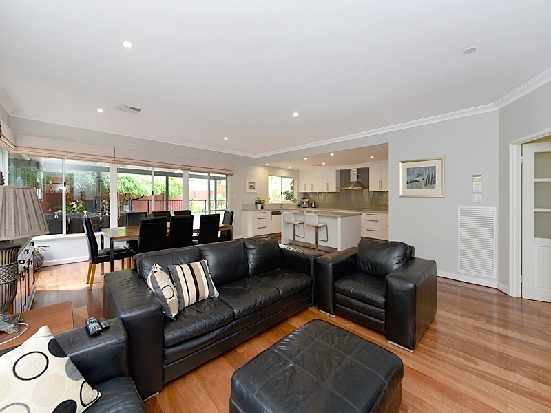 8 Hesperia Avenue, City Beach WA 6015