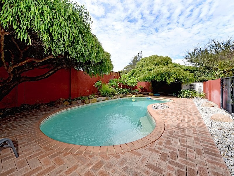 8 Hesperia Avenue, City Beach WA 6015