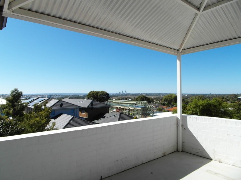 74 Sydenham Rd, Doubleview WA 6018