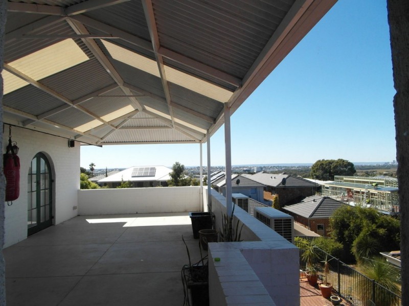 74 Sydenham Rd, Doubleview WA 6018