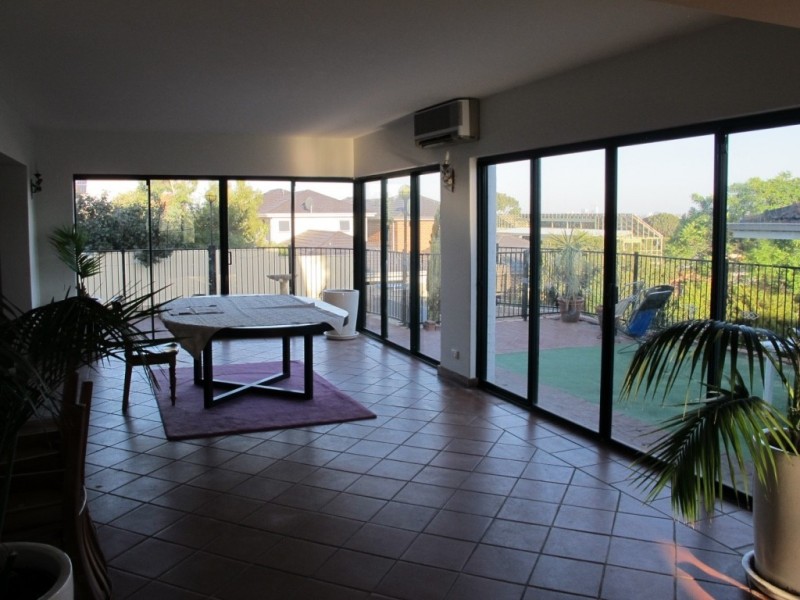 74 Sydenham Rd, Doubleview WA 6018