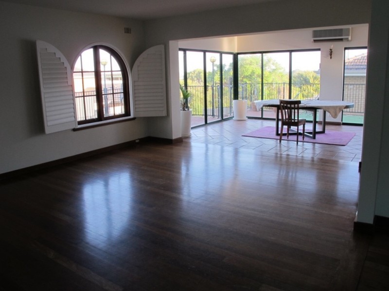 74 Sydenham Rd, Doubleview WA 6018