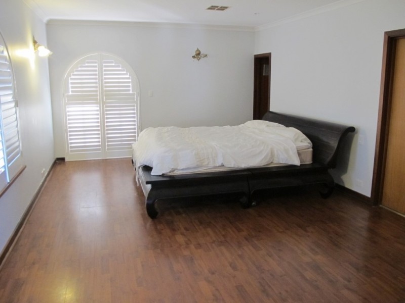 74 Sydenham Rd, Doubleview WA 6018