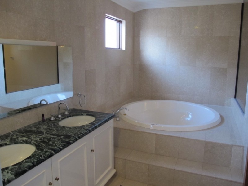 74 Sydenham Rd, Doubleview WA 6018