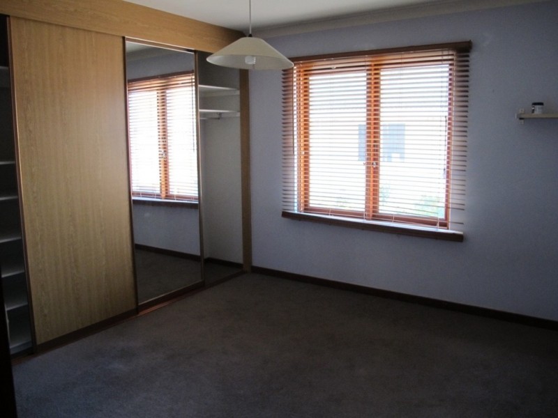 74 Sydenham Rd, Doubleview WA 6018