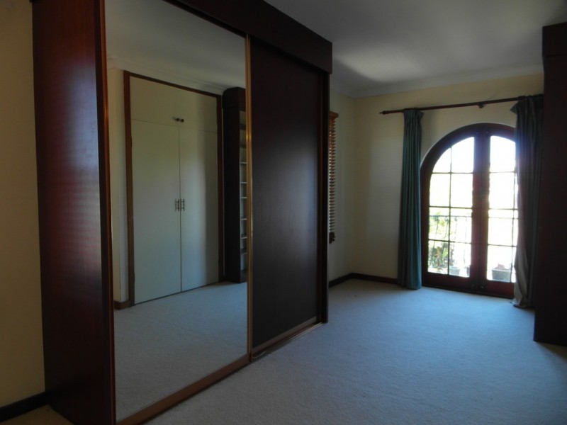 74 Sydenham Rd, Doubleview WA 6018