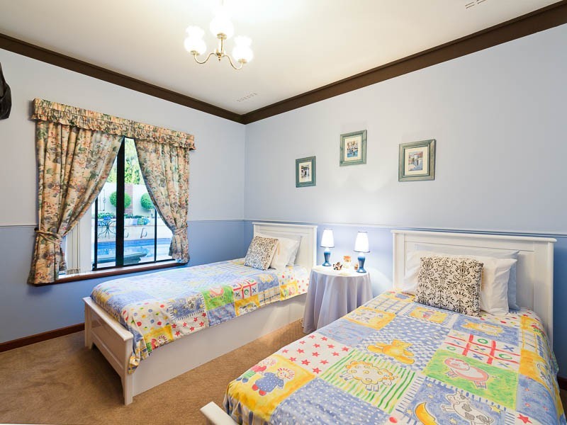 42 Dempster Road, Karrinyup WA 6018