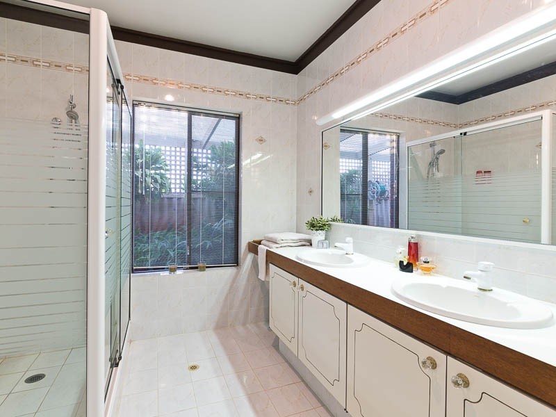 42 Dempster Road, Karrinyup WA 6018