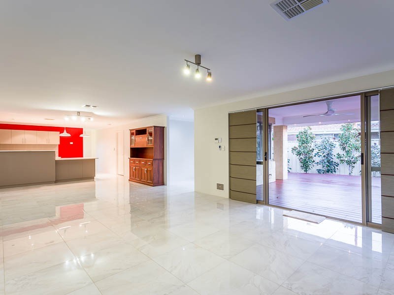 21 Harcourt Drive, Hillarys WA 6025