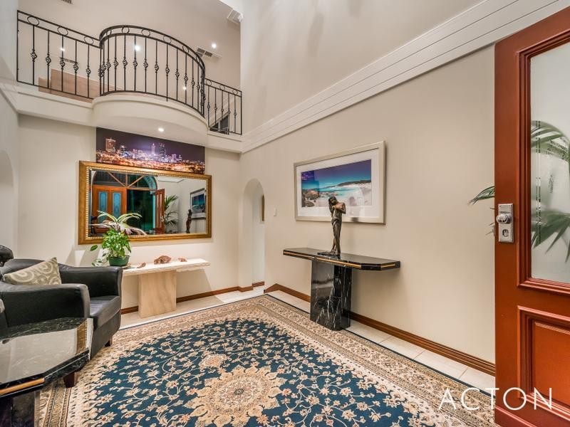 15 Clarecastle Retreat, Mindarie WA 6030