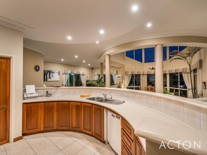 15 Clarecastle Retreat, Mindarie WA 6030