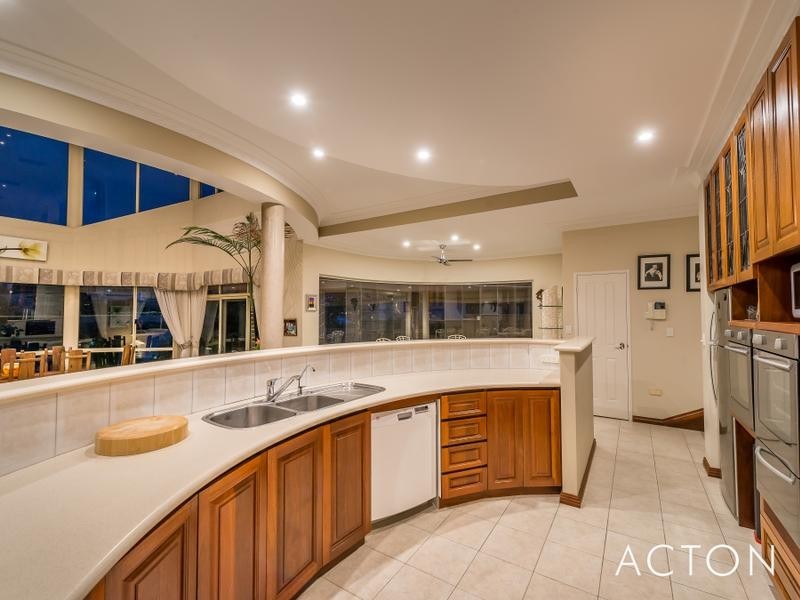 15 Clarecastle Retreat, Mindarie WA 6030