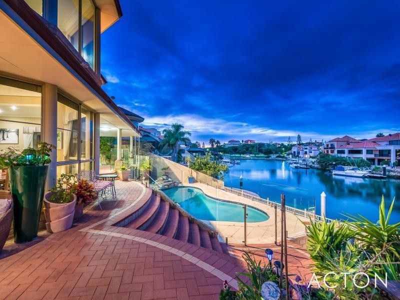 15 Clarecastle Retreat, Mindarie WA 6030