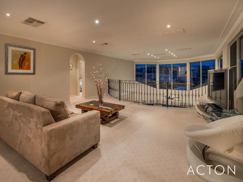 15 Clarecastle Retreat, Mindarie WA 6030