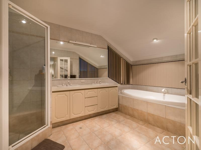 15 Clarecastle Retreat, Mindarie WA 6030