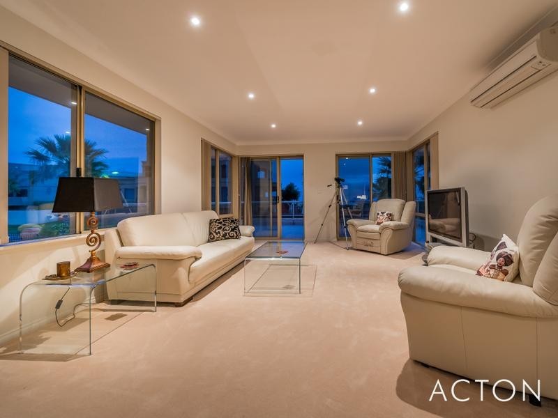 15 Clarecastle Retreat, Mindarie WA 6030
