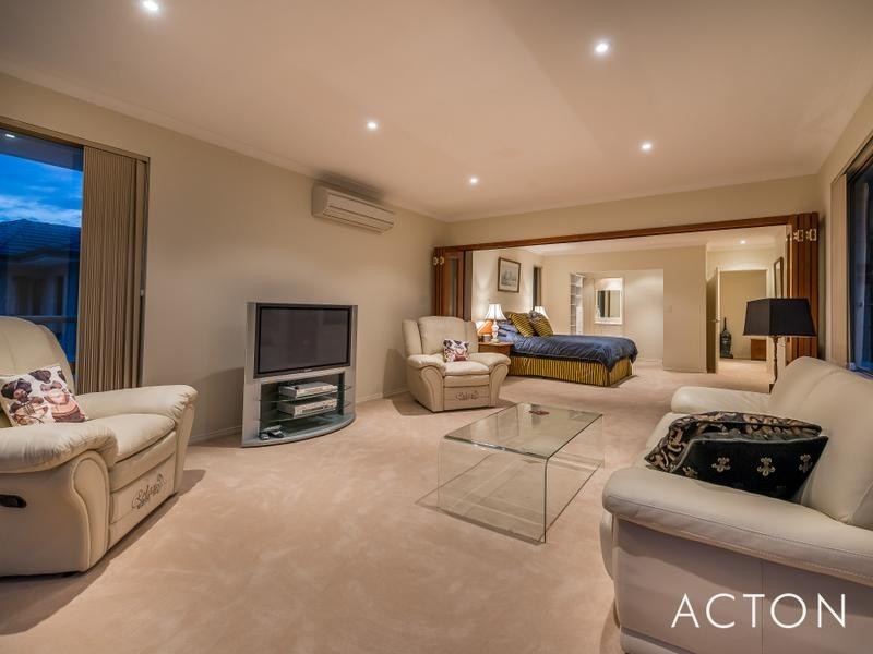 15 Clarecastle Retreat, Mindarie WA 6030