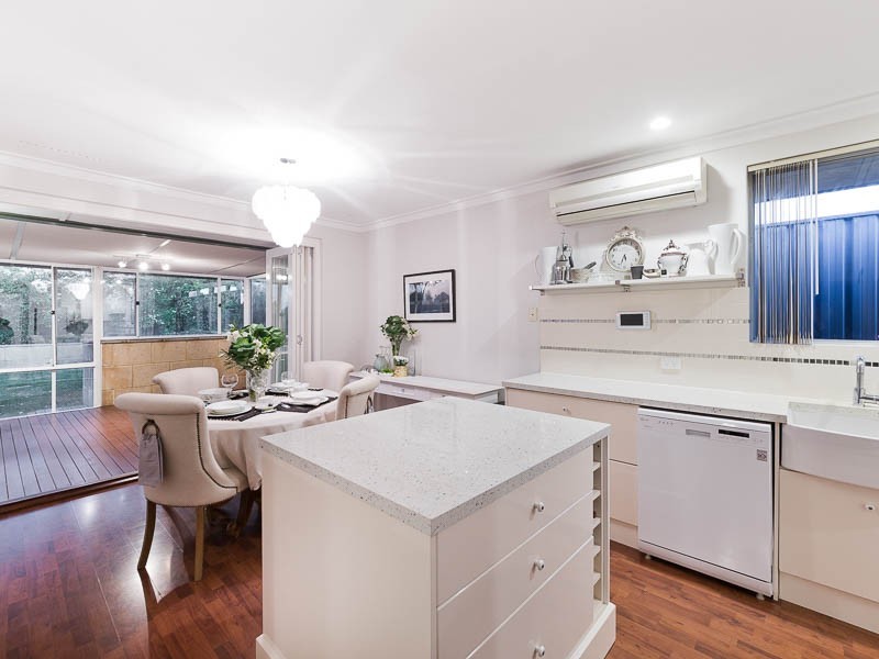 14 Batavia Place, Kallaroo WA 6025