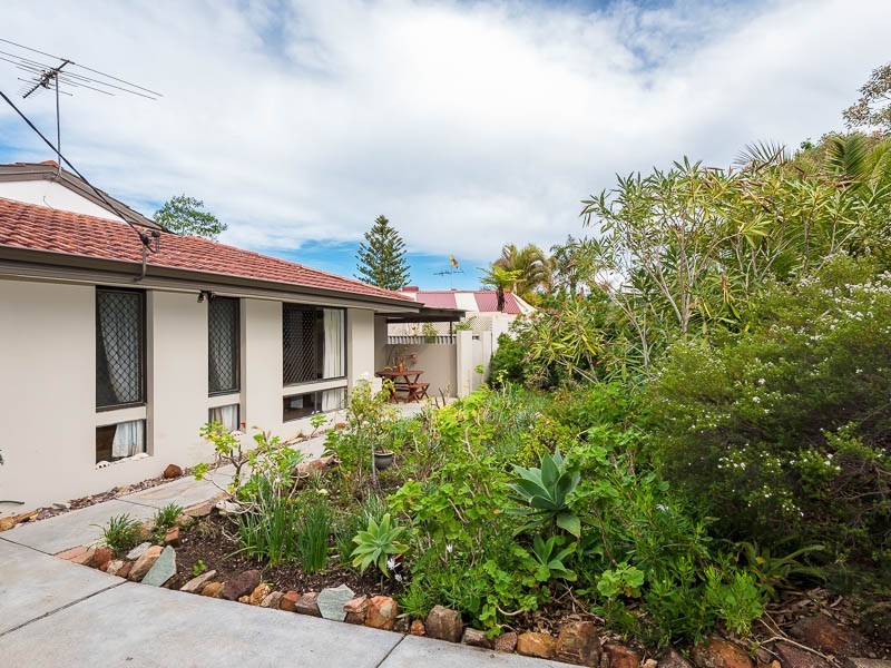 18 Tremont Place, Craigie WA 6025