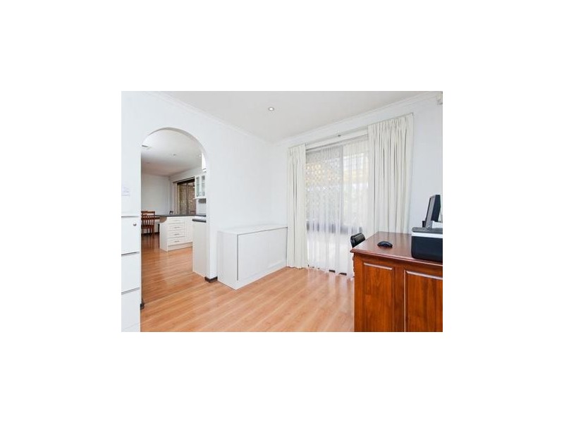 9 Holmesfield Crescent, Carine WA 6020