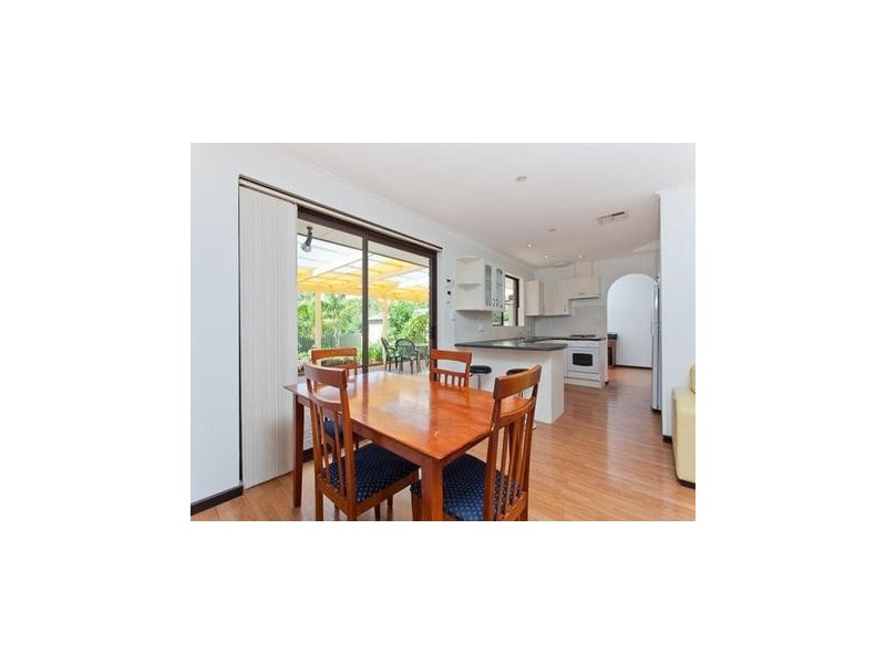 9 Holmesfield Crescent, Carine WA 6020