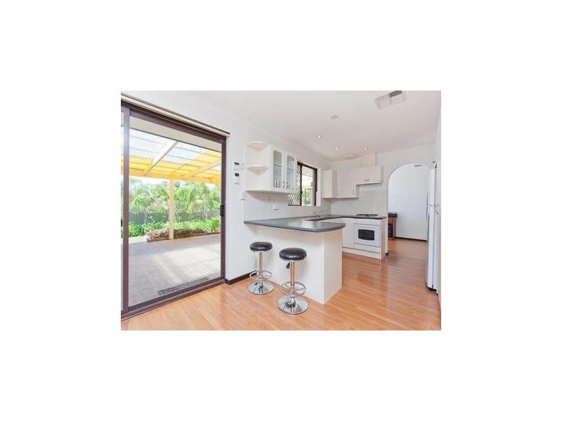 9 Holmesfield Crescent, Carine WA 6020