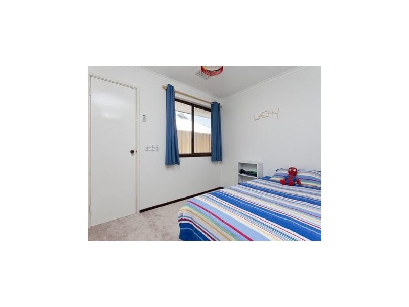 9 Holmesfield Crescent, Carine WA 6020