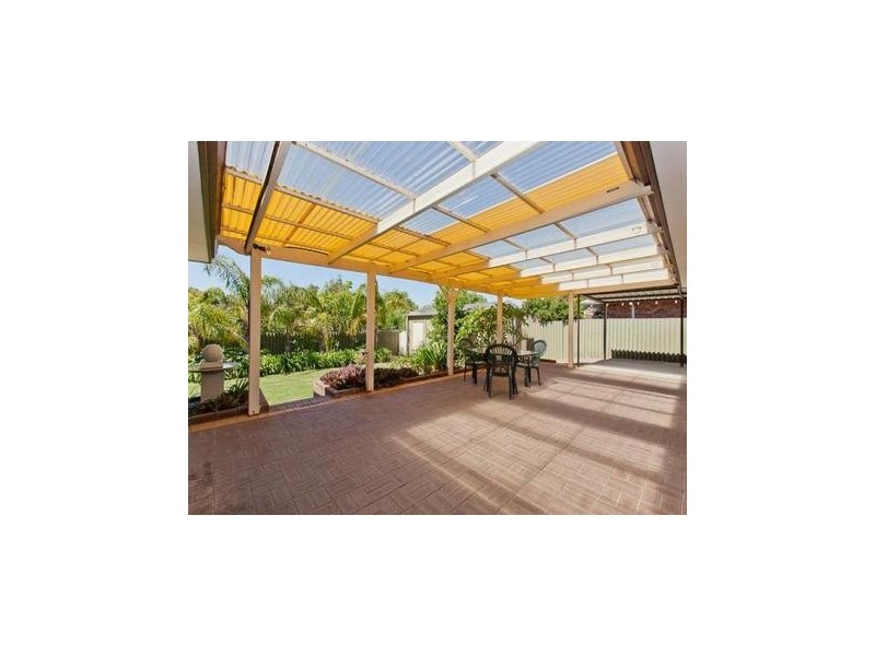 9 Holmesfield Crescent, Carine WA 6020