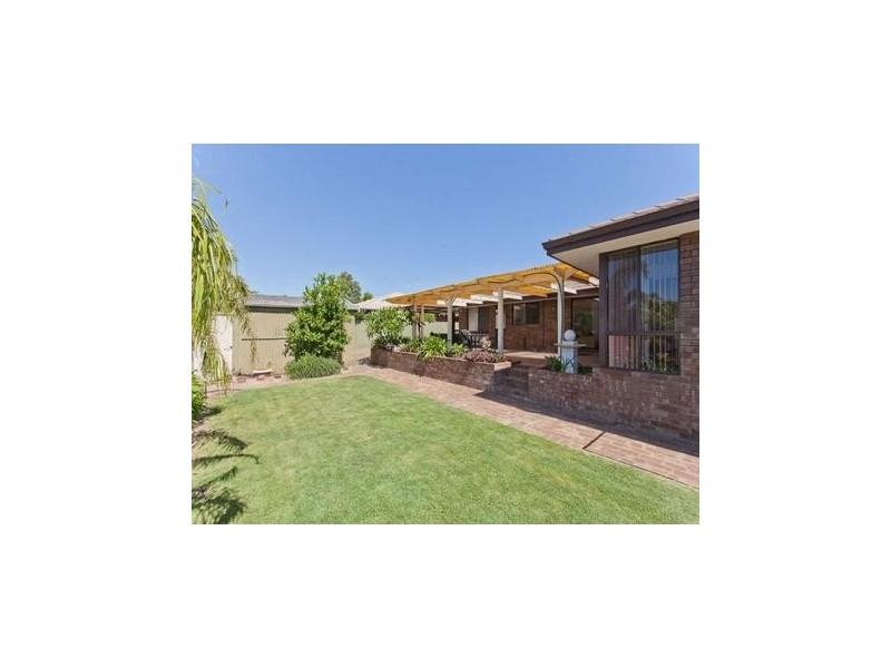 9 Holmesfield Crescent, Carine WA 6020