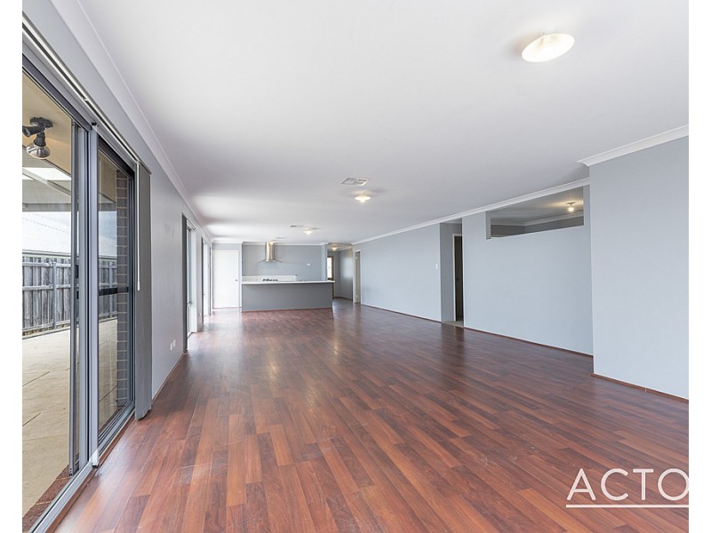 4 Board Street, Yanchep WA 6035