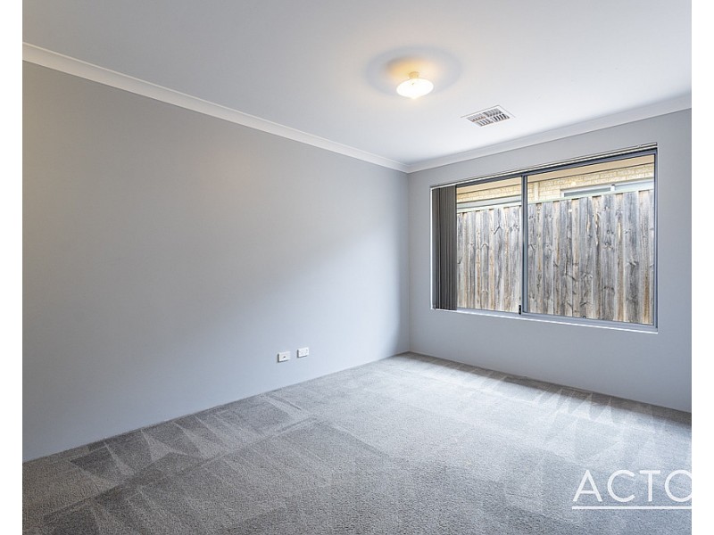 4 Board Street, Yanchep WA 6035