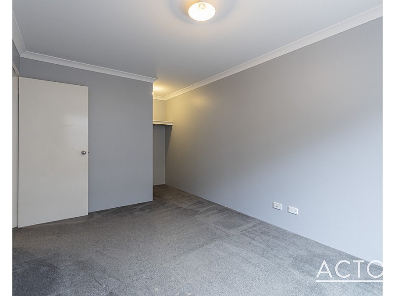 4 Board Street, Yanchep WA 6035