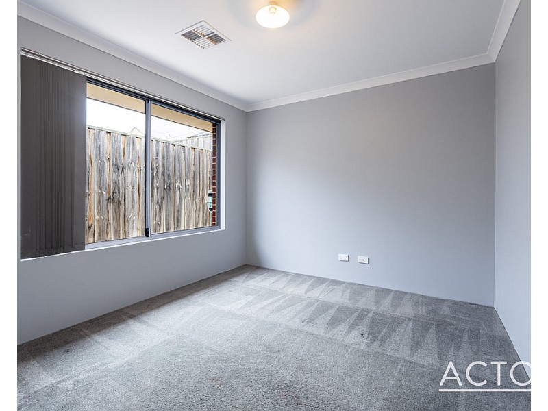 4 Board Street, Yanchep WA 6035