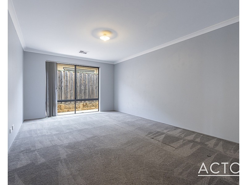 4 Board Street, Yanchep WA 6035