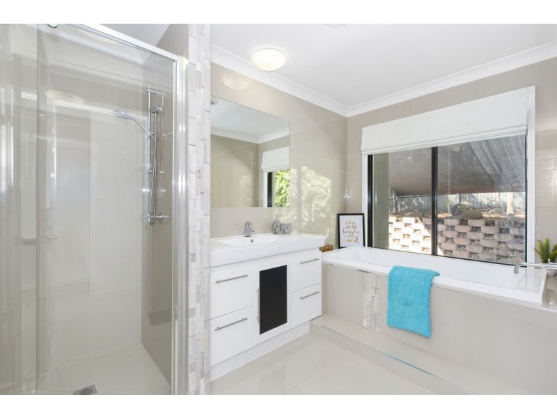 11 Lochlomond Drive, Banora Point NSW 2486