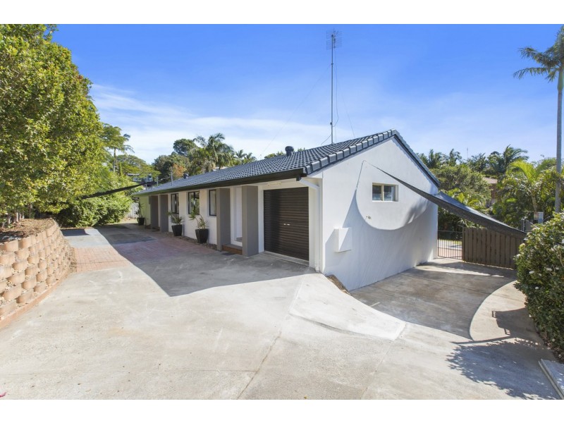 11 Lochlomond Drive, Banora Point NSW 2486