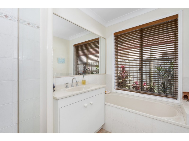 89 Avondale Drive, Banora Point NSW 2486