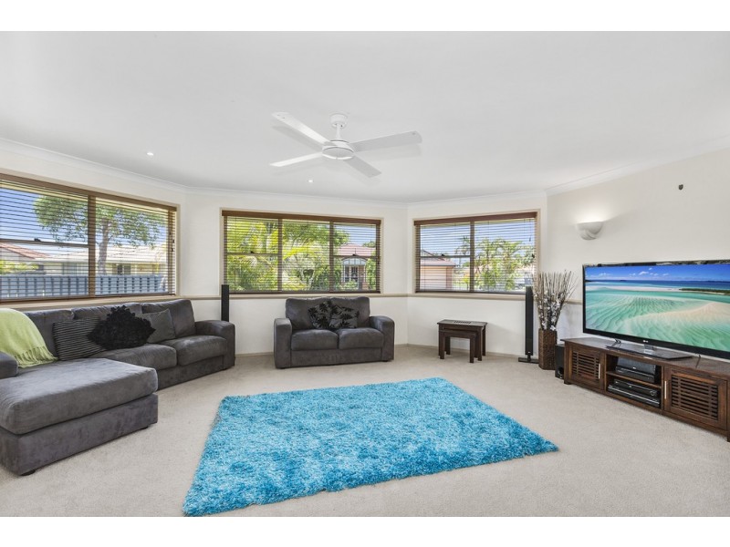 7 Riversdale Boulevard, Banora Point NSW 2486