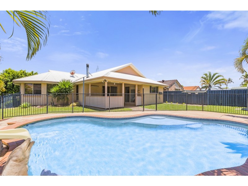 7 Riversdale Boulevard, Banora Point NSW 2486