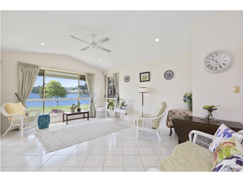 4 Minerva Court, Banora Point NSW 2486
